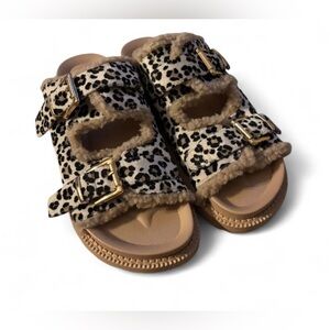C Lounge Live Well Faux Shearling-Lined, Two-Strap Leopard Print Sandals Sz 9/10